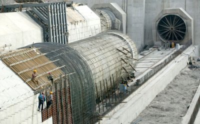 舞阳钢厂建功青海公伯峡水电站引水压力钢管施工现场